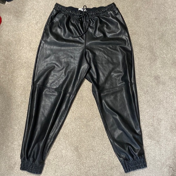 Abercrombie & Fitch Black Vegan Leather Joggers Size L - Picture 3 of 6